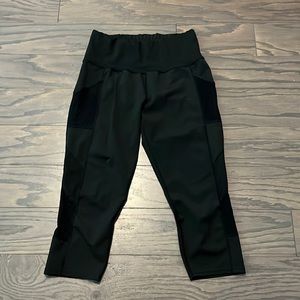 XL black capri leggings